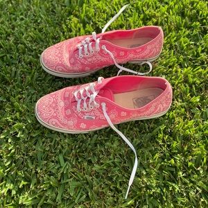 Vans Authentic Lo Pro Pink Bandana White. (Size 11 US WOMENS, 9.5 US MEN)
